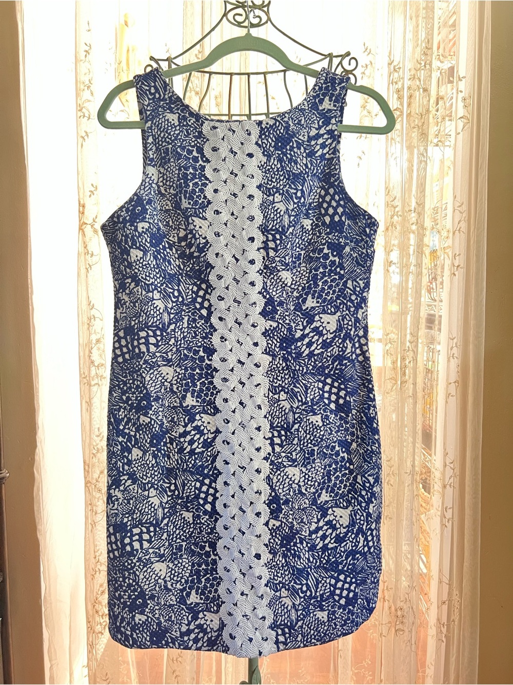 Lilly Pulitzer Upstream
Blue/White Shift Dress size10